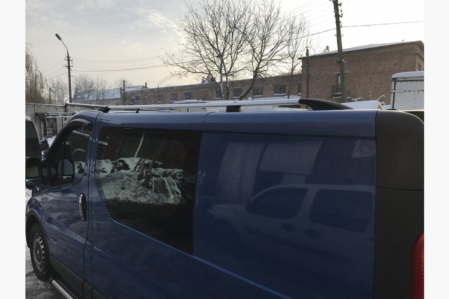 Opel Vivaro 2001–2015 Hromēti jumta reliņi Garā versija, čuguna stiprinājuma kājas Foto 4