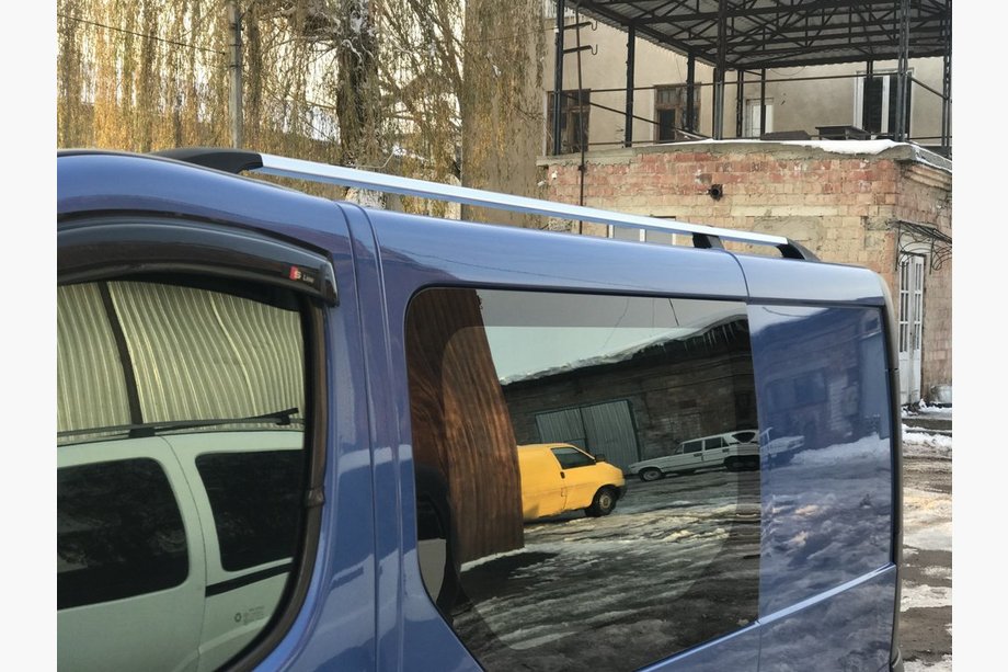 Opel Vivaro 2001–2015 Hromēti jumta reliņi Garā versija, čuguna stiprinājuma kājas Foto 6