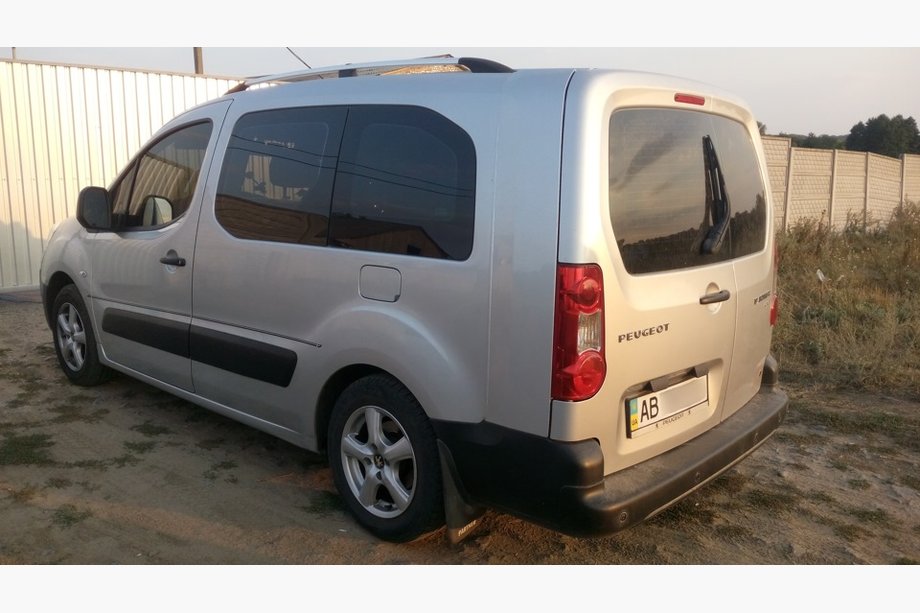 Peugeot Partner Tepee 2008–2018 Hromēti jumta reliņi Čuguna stiprinājuma kājiņas Foto 4
