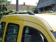 Renault Kangoo 1998–2008 Hromēti jumta reliņi Standarta bāze, plastmasas stiprinājuma pēdas foto 2