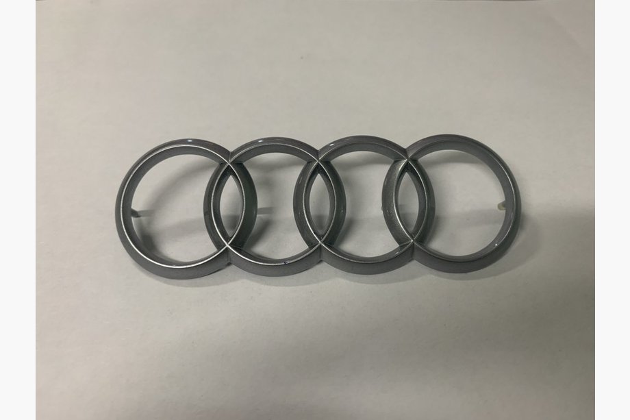 Audi A4 B9 2015–2024 Emblēma dzinējam (oriģināls) Image