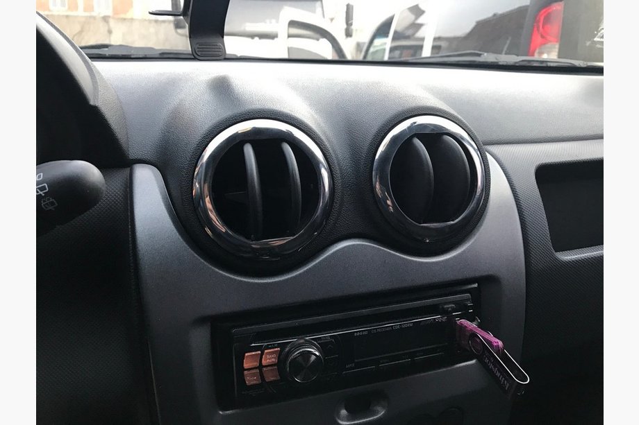 Renault Duster 2008–2017 Salona gaisa ventilācijas atveru apdares rāmji (4 gab., nerūsējošais tērauds) Image