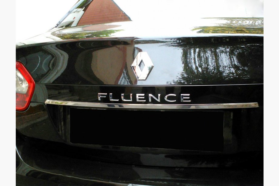 Renault Fluence 2009–2016 Nerūsējošā tērauda līste virs numura zīmes Image