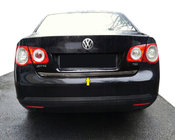 Volkswagen Jetta 2006–2011 Bagāžnieka malas uzlika (nerūsējošais tērauds) OmsaLine – itāļu nerūsējošais tērauds foto 1