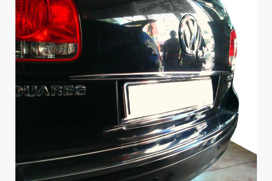 Volkswagen Touareg 2002–2010 Hroma līste virs numura zīmes (nerūsējošais tērauds) Image