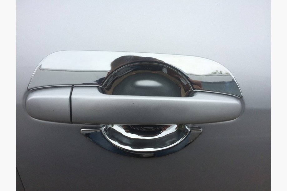 Mazda 3 2009–2013 Durvju rokturu iedobumu uzlikas ar ziedlapiņām (4 gab., plastmasa) Image