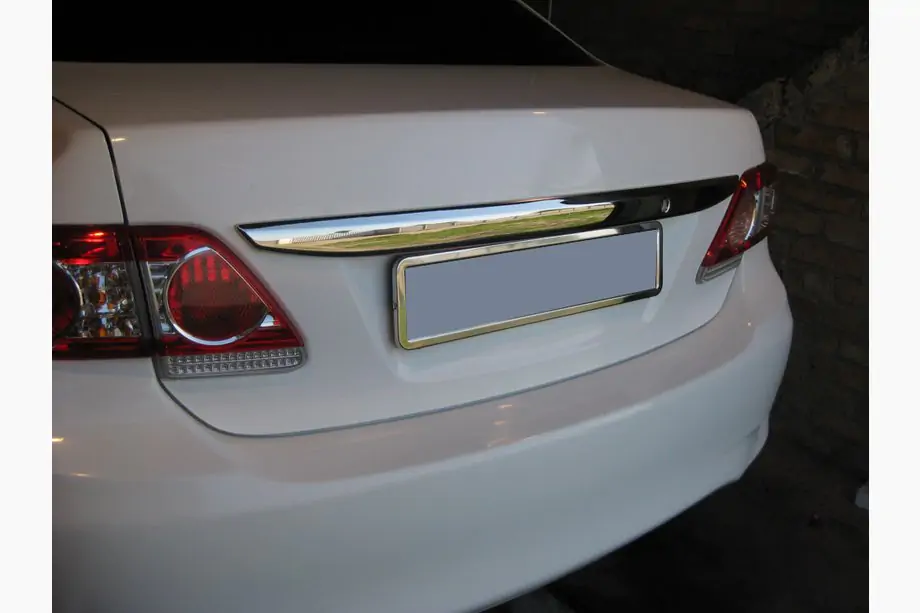 Toyota Corolla 2007–2013 Apdare virs numura zīmes 2010-2013 (nerūsējošais tērauds) Foto 1