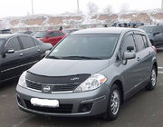 Nissan Tiida 2004–2011 Kapota deflektors (VIP) foto 1