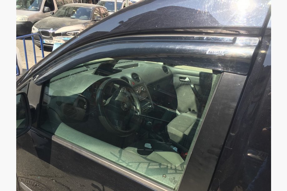 Volkswagen Caddy 2010–2015 Logu vēja deflektori (2 gab., TeamRacing) Foto 7