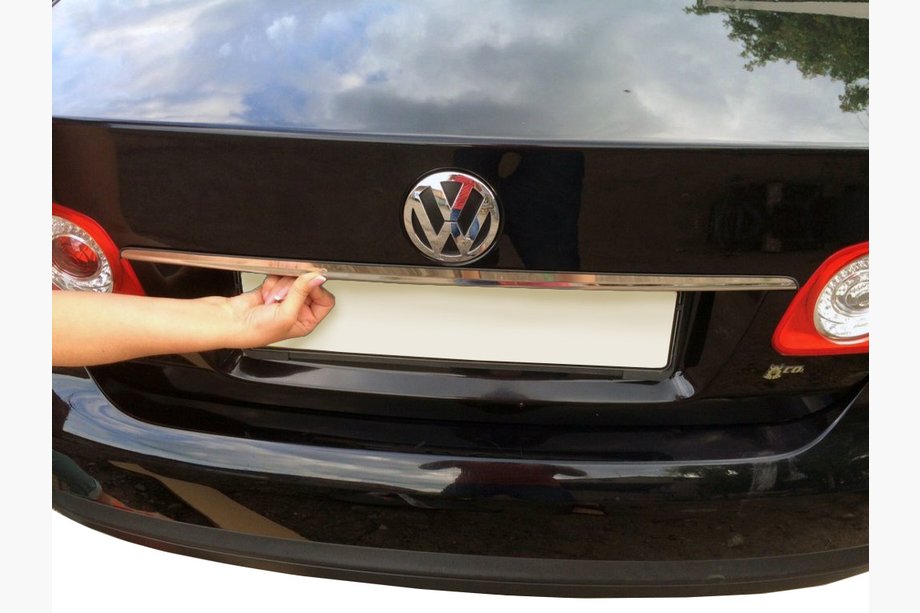 Volkswagen Jetta 2006–2011 Līste virs numura zīmes (nerūsējošais tērauds) Image