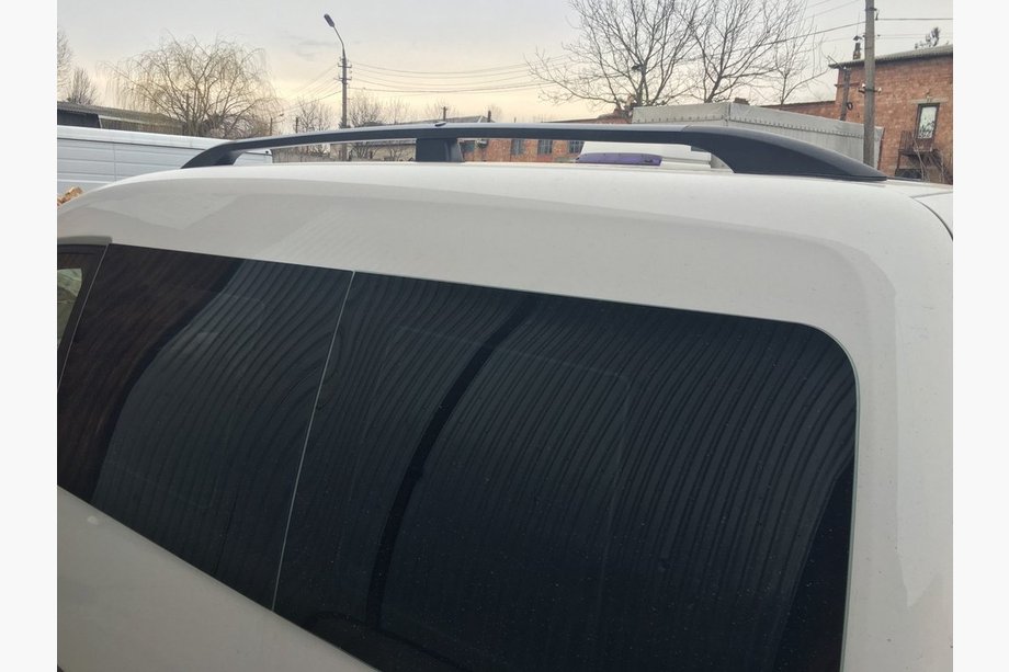 Volkswagen Caddy 2004–2010 Melni jumta reliņi Standarta, metāla kājas Foto 3