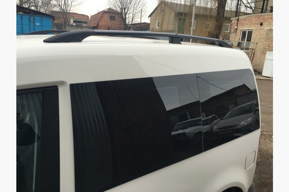 Volkswagen Caddy 2004–2010 Melni jumta reliņi Standarta, metāla kājas Foto 6