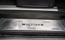 Volkswagen T5 Multivan 2003–2010 Iekšējo sliekšņu uzlikas (OmsaLine, nerūsējošais tērauds) 4 durvīm, OmsaLine – itāļu nerūsējošais tērauds foto 3