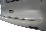 Volkswagen T5 Multivan 2003–2010 Bagāžnieka malas uzlika (nerūsējošais tērauds) Carmos, 1 durvis (atveramas uz augšu) foto 1