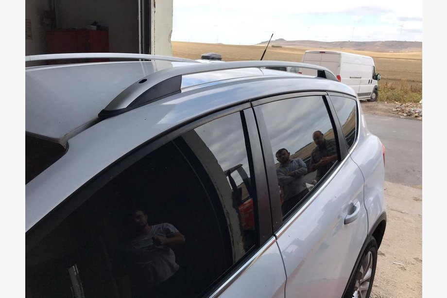 Ford Kuga 2008–2013 Jumta reliņi Skyport (pelēki) Image