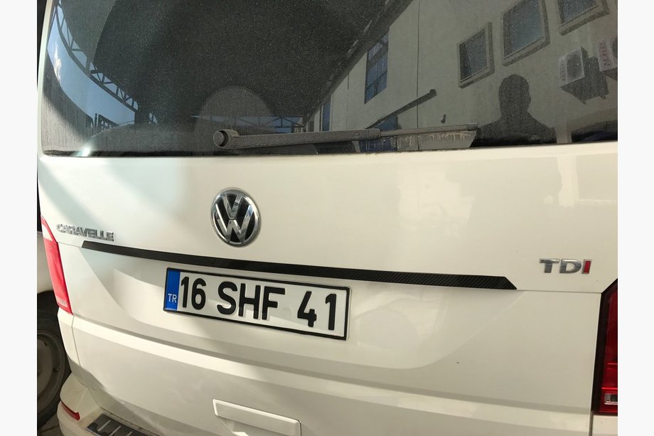 Volkswagen T6 2015–2024 Līste virs numurzīmes (karbons) Image