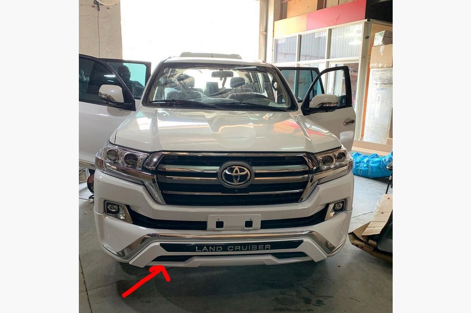 Toyota Land Cruiser 200 2007–2021 Priekšējā bampera lūpa 2016↗ (ME-style, zem apakšējās apmales) Melna krāsa Image