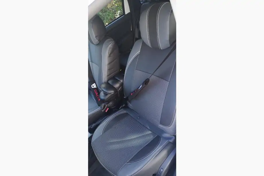Dacia Duster 2008–2018 Auto sēdekļu pārvalki (ādas imitācija + audums, Premium) Image