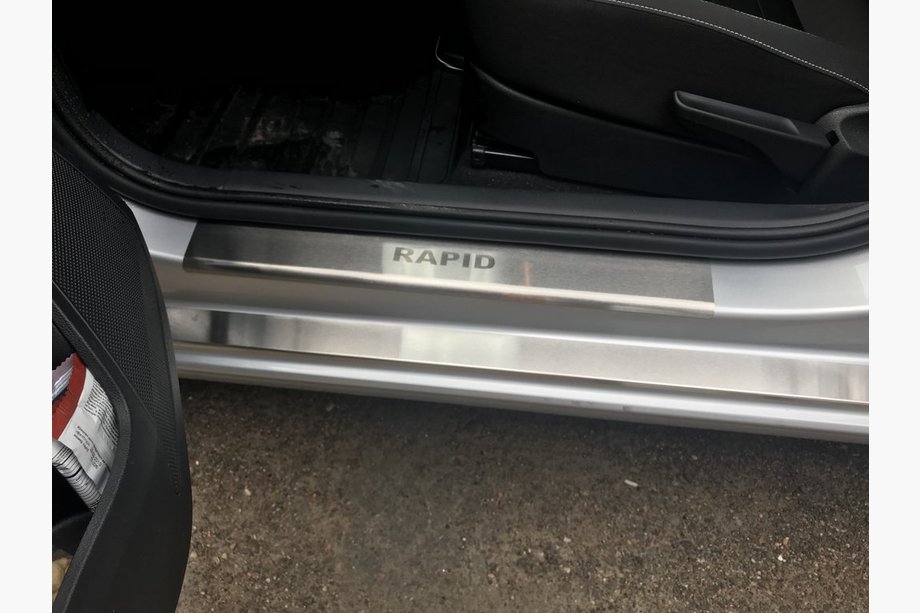 Skoda Rapid 2012–2019 Hroma sliekšņu uzlikas Натанико (8 gab., nerūsējošais tērauds) Premium - 3M līmlente, 0,8 mm Image