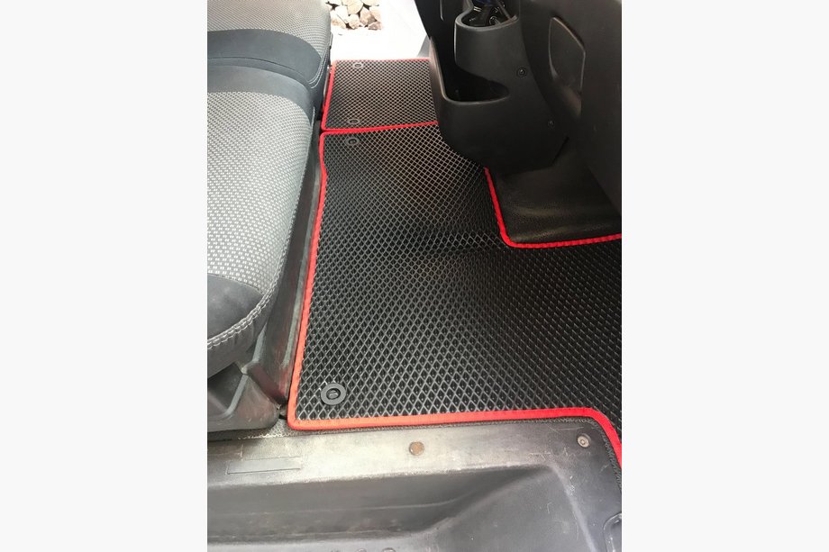 Renault Master 2011–2023 EVA auto paklājiņi (melni) Image