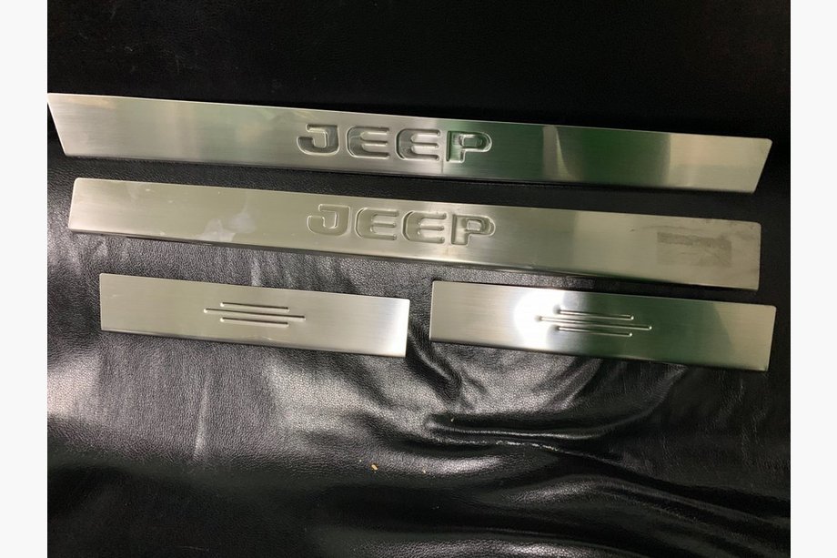 Jeep Grand Cherokee WK2 2010–2021 Durvju sliekšņu uzlikas Carmos (4 gab., nerūsējošais tērauds) Image