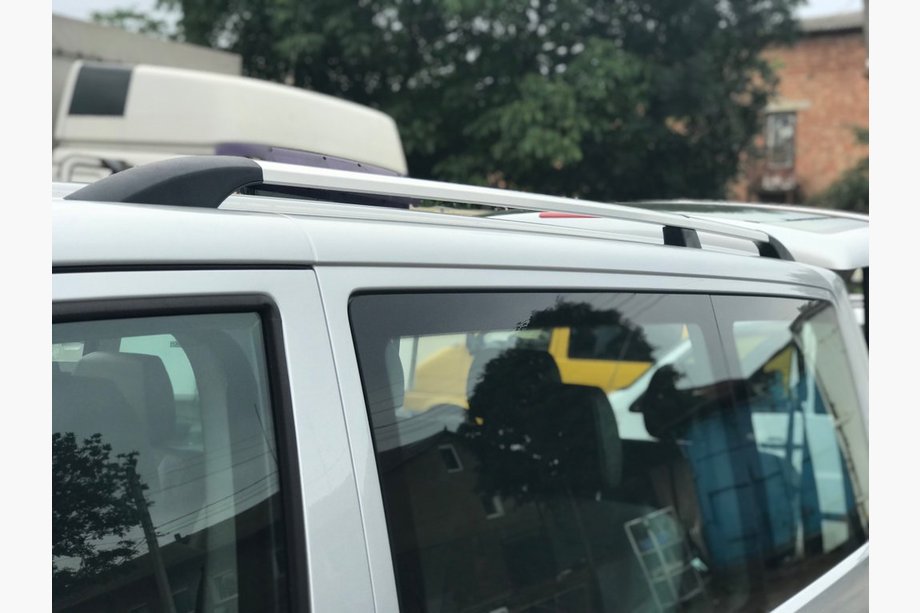 Volkswagen T5 Transporter 2003–2010 Hromēti jumta reliņi Īsā bāze, plastmasas kājiņas Image