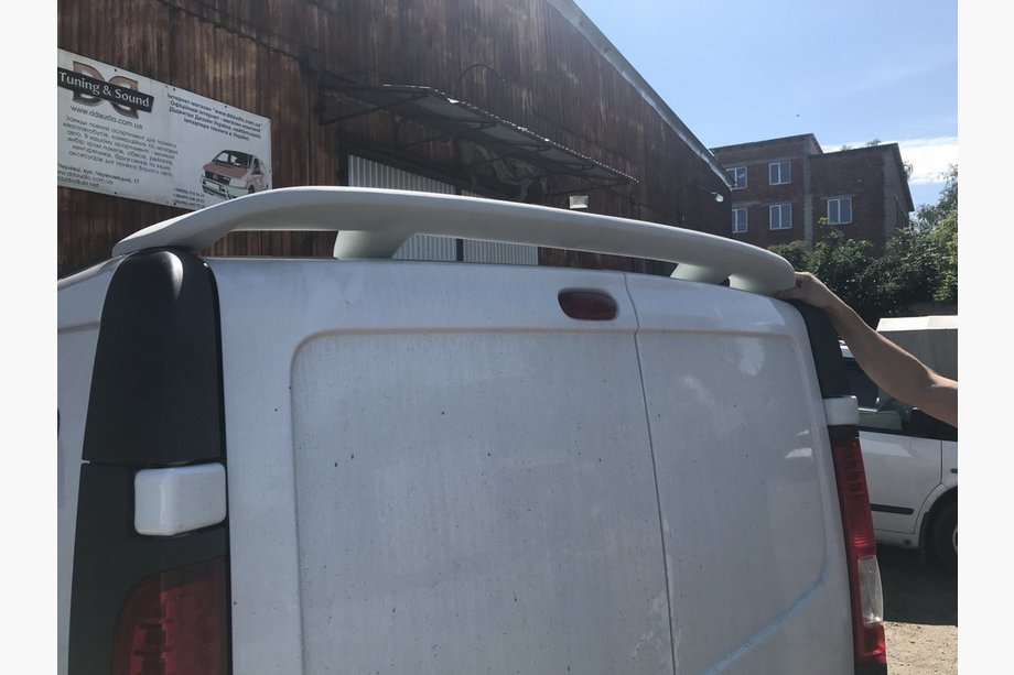 Nissan Primastar 2002–2014 Isikli spoilers krāsošanai Image