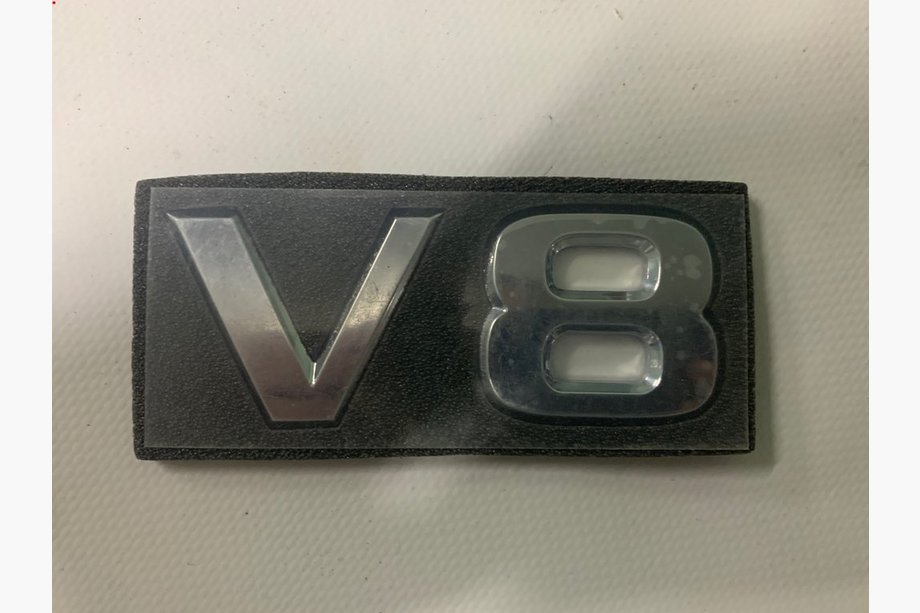 Nissan Patrol Y62 2010–2024 V8 emblēma Image