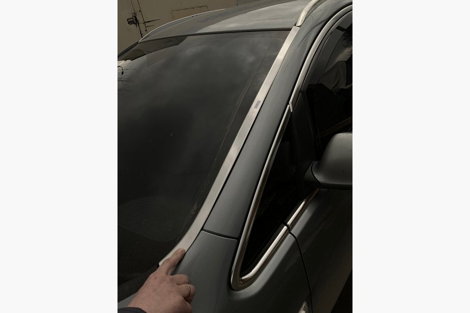 Opel Astra J 2009–2015 Vējstikla apmale (nerūsējošais tērauds) Image