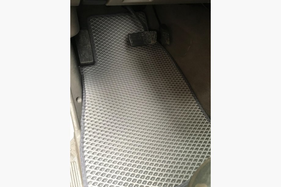 Nissan Patrol Y61 1997–2011 EVA auto paklājiņi (pelēki) Image