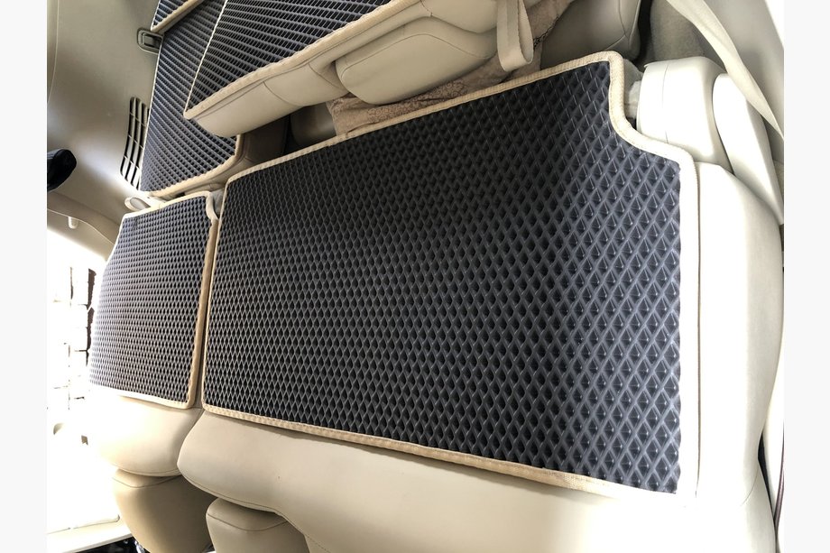 Nissan Armada 2016–2024 Pakurējo sēdekļu augšdaļas paklājiņš (EVA, melns) Image