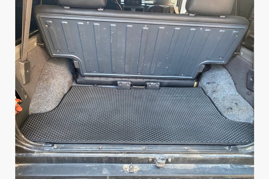 Nissan Patrol Y60 1988–1997 Bagāžnieka paklājiņš īsais (EVA, melns) Image