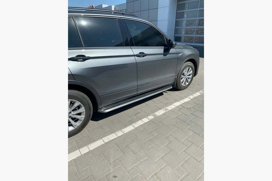 Volkswagen Tiguan 2016–2023 OEM sānu sliekšņi standarta versijai (2 gab., alumīnijs) Image