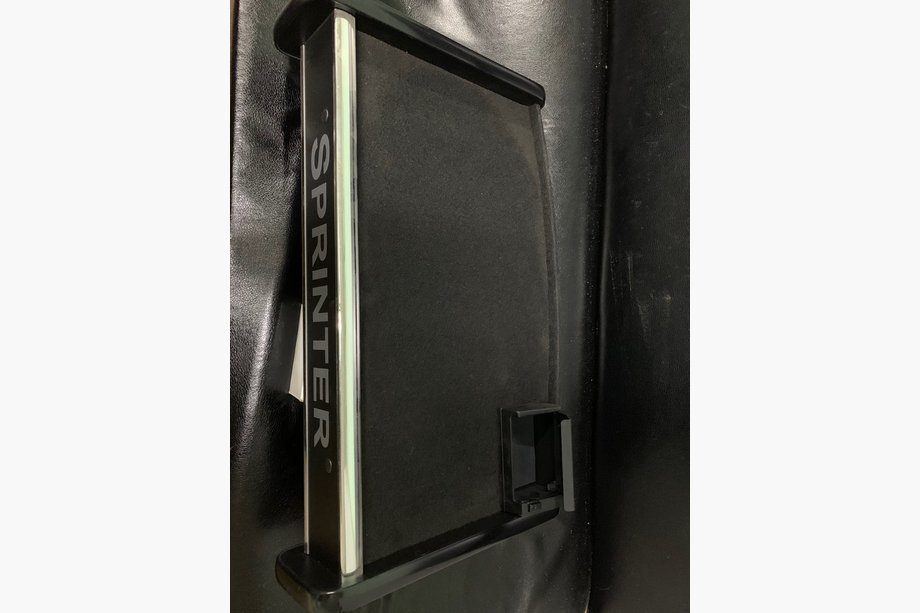 Mercedes Sprinter W901/902/903/904/905 1995–2006 Plaukts uz instrumentu paneļa (ar papildu uzglabāšanas kārbiņu) Image