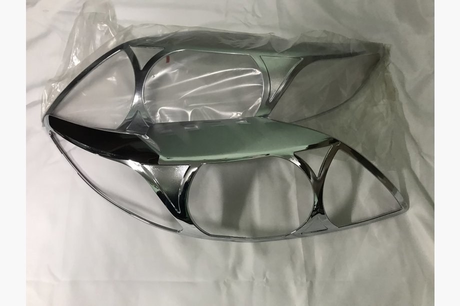 Toyota Corolla 2007–2013 Hromētas priekšējo lukturu uzlikas (2 gab., plastmasa) Image
