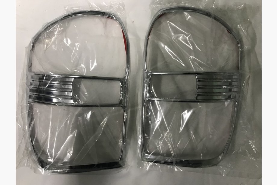 Toyota Rav 4 2001–2005 Aizmugurējo lukturu uzlikas 2001-2003 (2 gab., plastmasa) Image