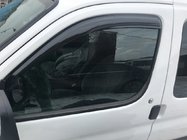 Peugeot Partner 1996–2008 Melni logu vēja deflektori (2 gab., DDU-Aomis) foto 1