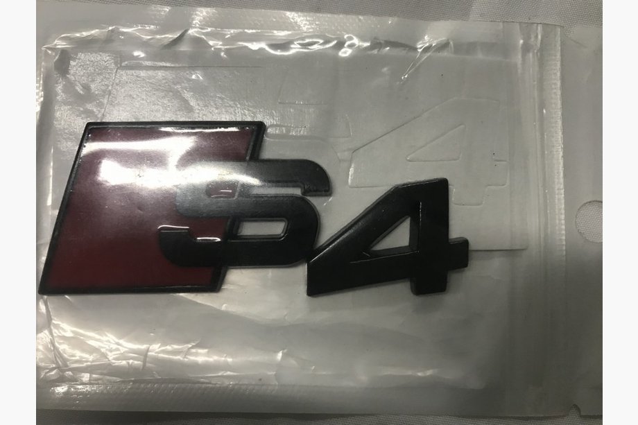 Audi A4 B7 2004–2008 S4 emblēma (melna) Image