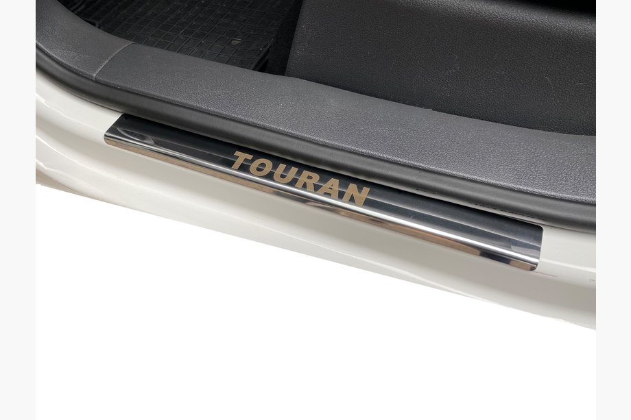 Volkswagen Touran 2010–2015 Durvju sliekšņu uzlikas Carmos (4 gab., nerūsējošais tērauds) Image