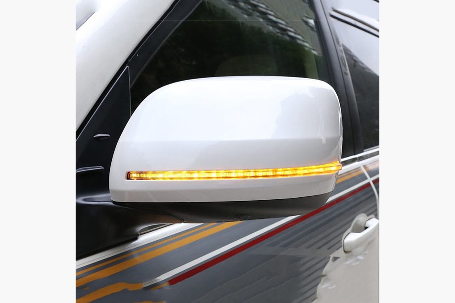 Toyota Land Cruiser 200 2007–2021 Spoguļu vāki (ar LED pagrieziena rādītāju, stils 2020) Balta krāsa Image