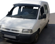 Citroen Jumpy 1996–2007 Vējstikla vizieris (melns spīdīgs, 5 mm) foto 1