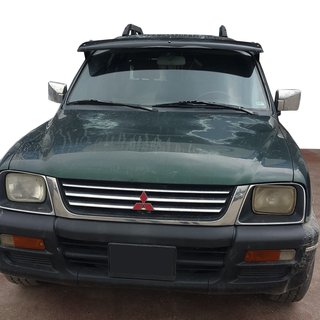 Vējstikla vizieris (melns spīdīgs, 5 mm) Mitsubishi L200 1996–2006 foto 1