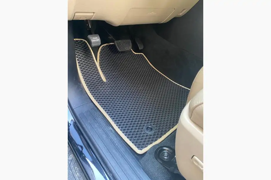 Toyota Sequoia 2007–2022 Poliuretāna salona paklāji, 3 rindas (EVA, melni) Image
