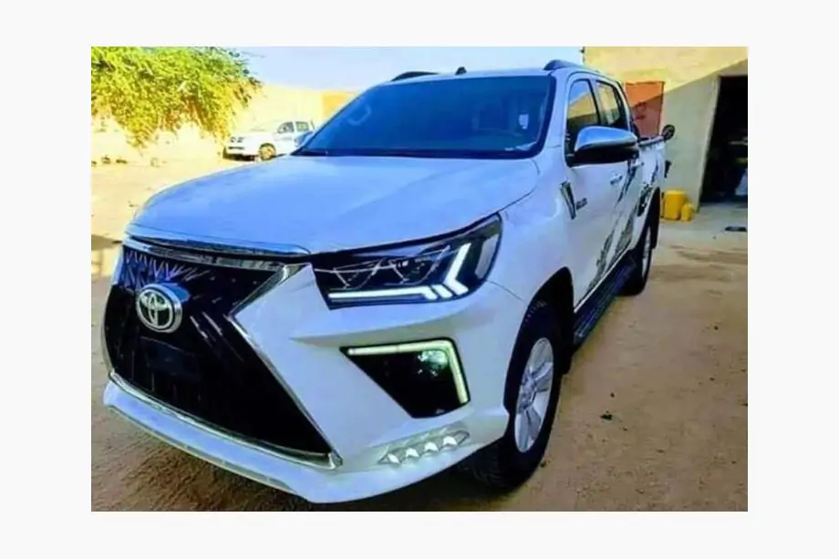 Toyota Hilux 2015– Priekšējais bamperis Lexus-design V2 (2015–2020) Image