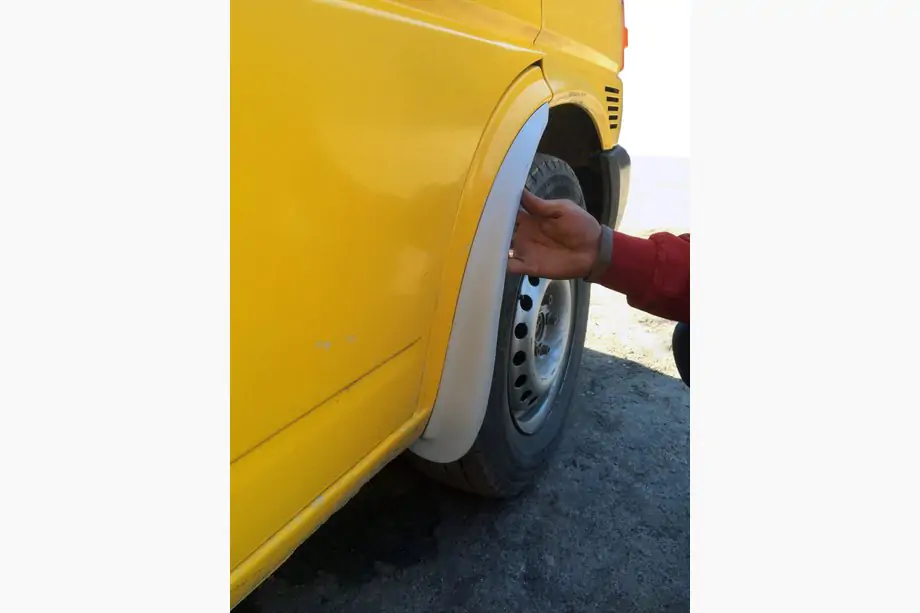 Volkswagen T4 Transporter 1990–2003 Priekšējie dubļu sargi (2 gab., stiklašķiedra) Image