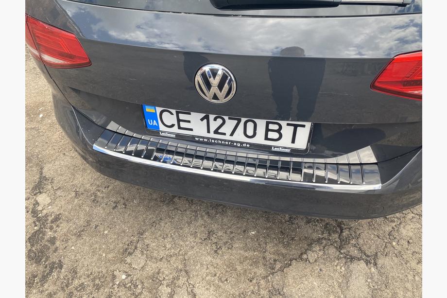 Volkswagen Passat B8 2015–2023 Aizmugurējā bampera hromētā uzlika Carmos V1 (SW) Foto 2