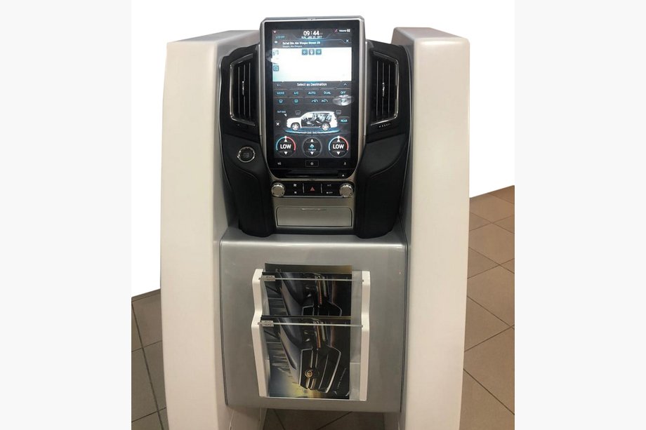 Toyota Land Cruiser 200 2007–2021 Multimediju magnetola 2015+ (Tesla dizains, 16 collas) Image