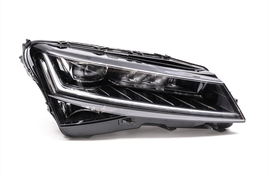 Skoda Superb 2015–2024 Matrix priekšējais lukturis (labais, oriģināls, lietots) Image
