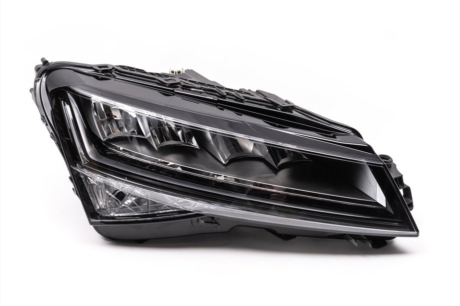 Skoda Superb 2015–2024 Priekšējais LED lukturis (labais, oriģināls, lietots) Image