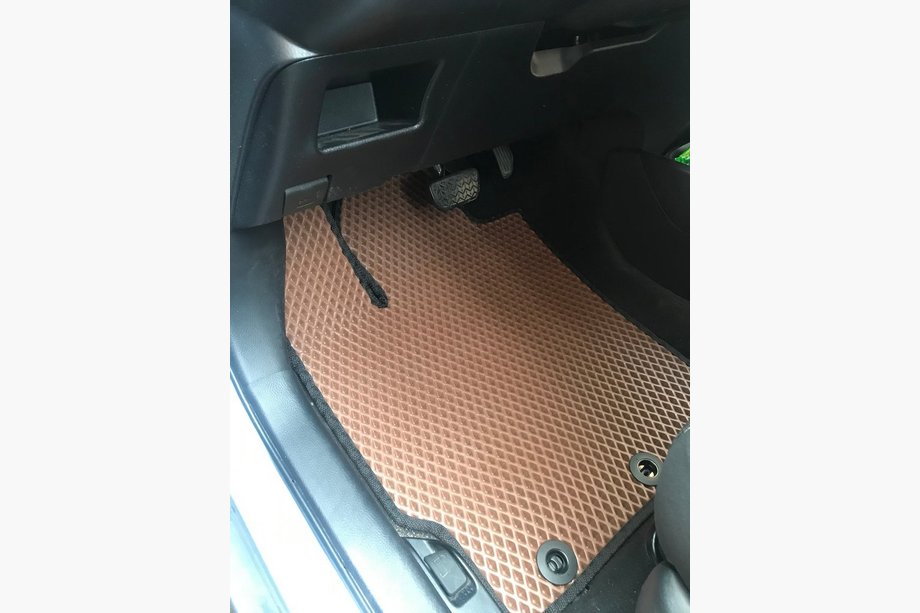 Toyota Yaris 2010–2020 EVA auto salona paklāji – komplekts (ķieģeļu krāsā) Image